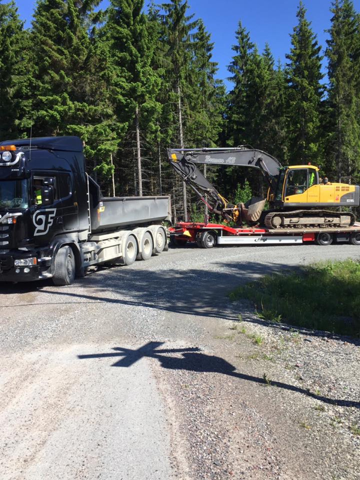 Transport av maskiner och material